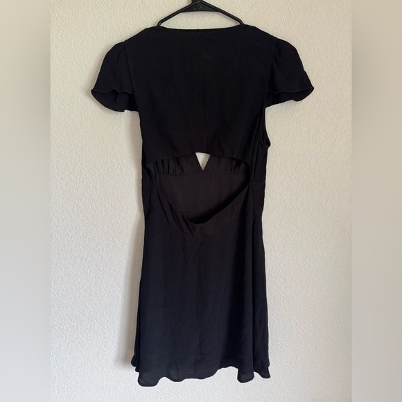 Aritzia Sunday Best little black dress size 4 Open Back V Neck - Picture 5 of 10
